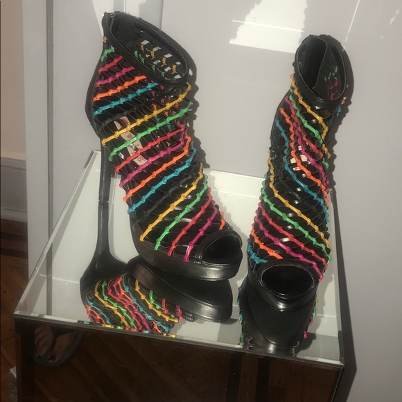 Heeled Two Lips Sandals - Picture 2 of 5